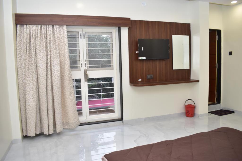 Hotel Sai Sandesh Shirdi Exterior photo